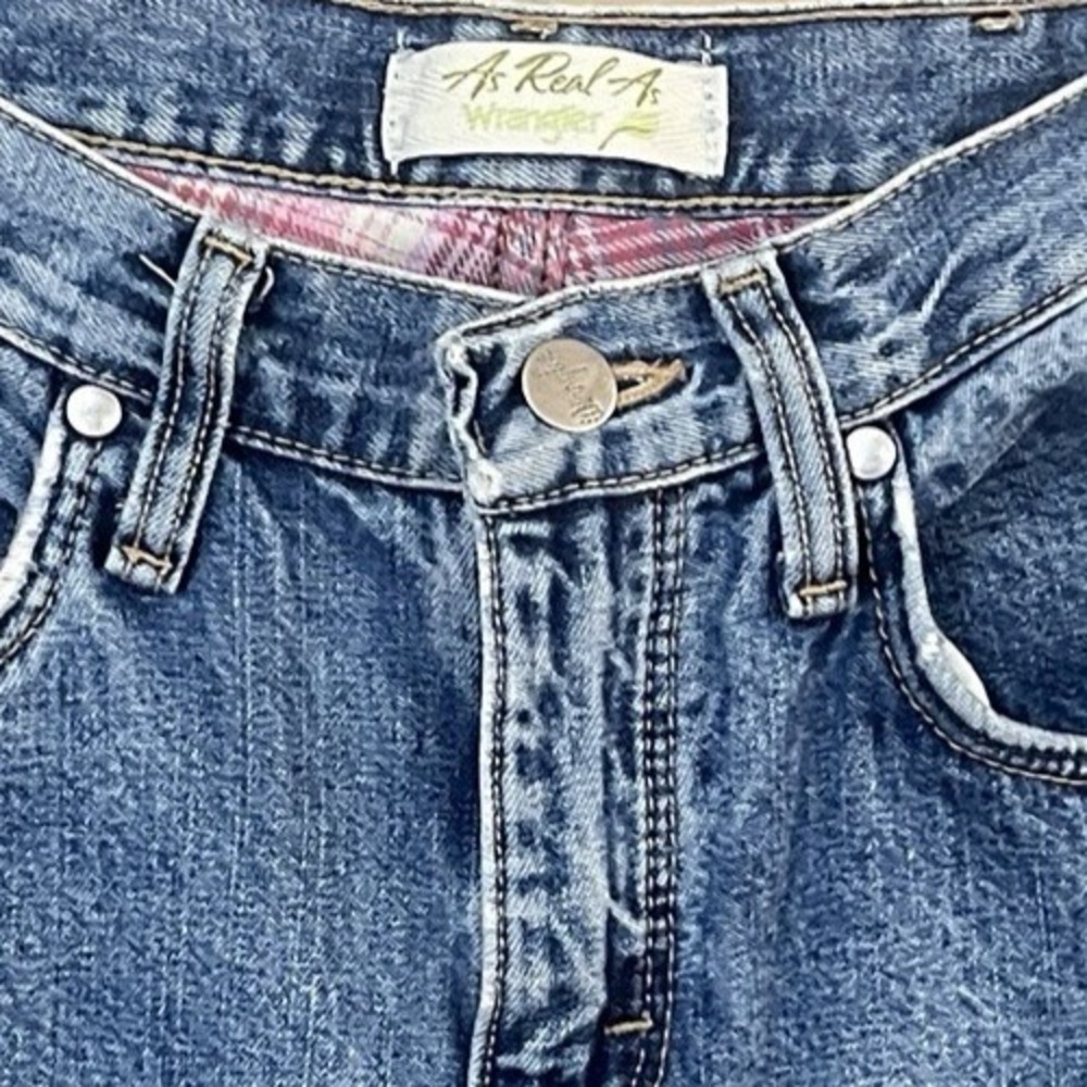 As Real As Wrangler Womens Size 6 Light Wash Distressed Jeans Pink Flannel Lined - Picture 2 of 6